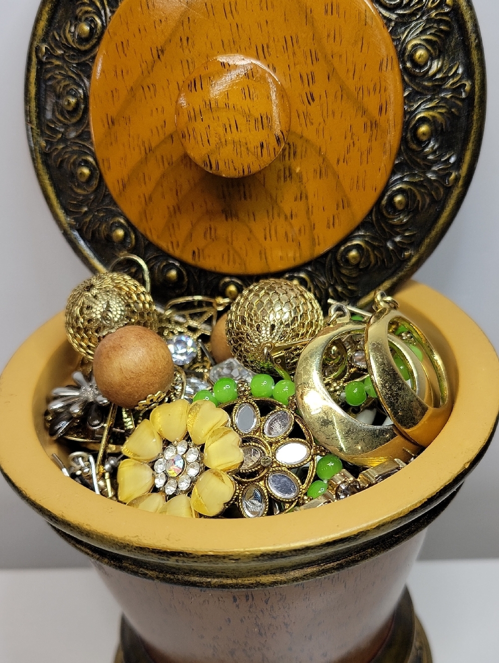 Vintage Wooden Jewelry Trinket Box Filled Earrings - Picture 2 of 4